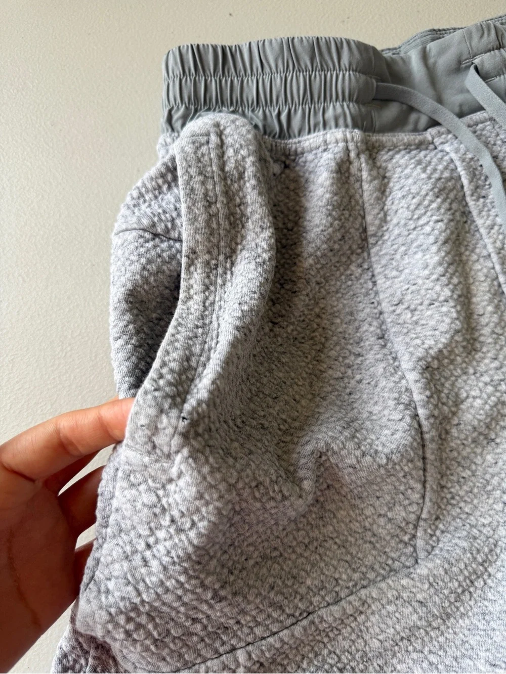 Lululemon mens “Ease The Day Short7” size s